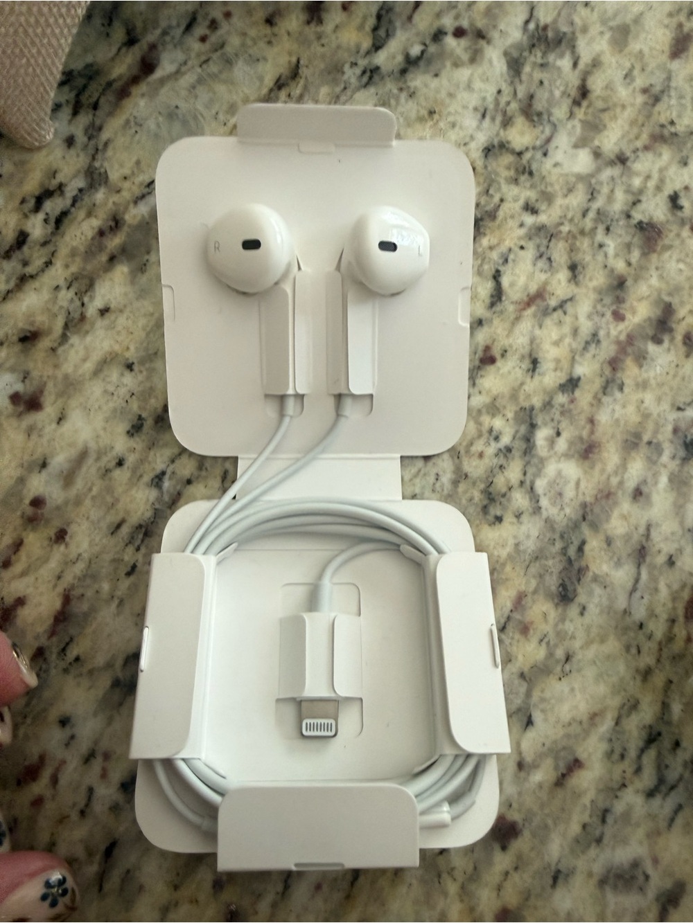 Apple EarPods Lightning Connector Wired Earbuds White Original Holder New